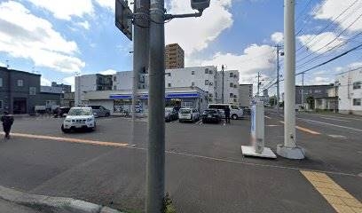 コンビニ　ローソン札幌北17東三丁目店（コンビニ）まで210m