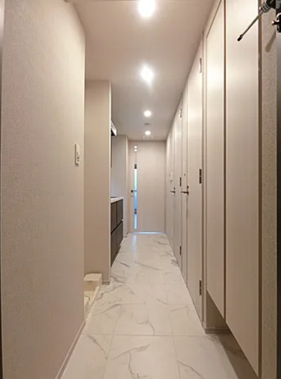 玄関　※別部屋の参考写真です。
