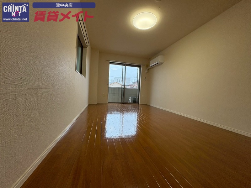 居室・リビング　別部屋反転参考写真