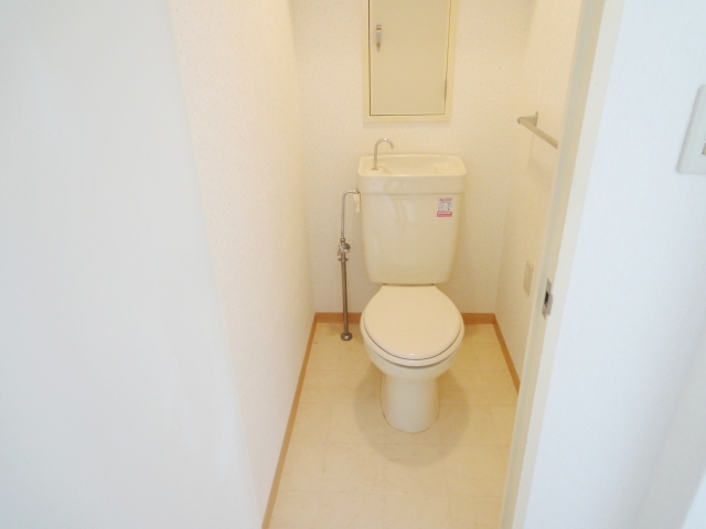 トイレ　同物件別号室のものです。
