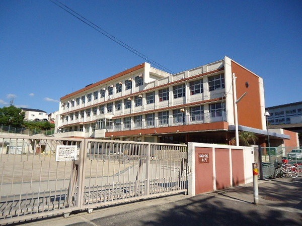 小学校　名古屋市立西城小学校（小学校）まで604m