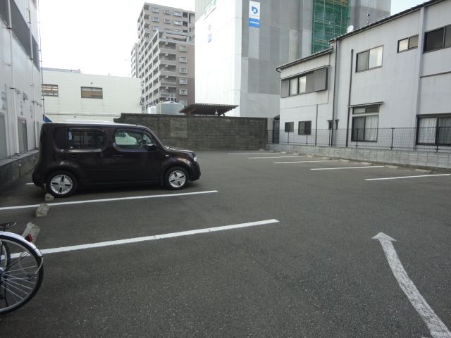 駐車場　駐車場があるので、車を買う予定の方も安心です
