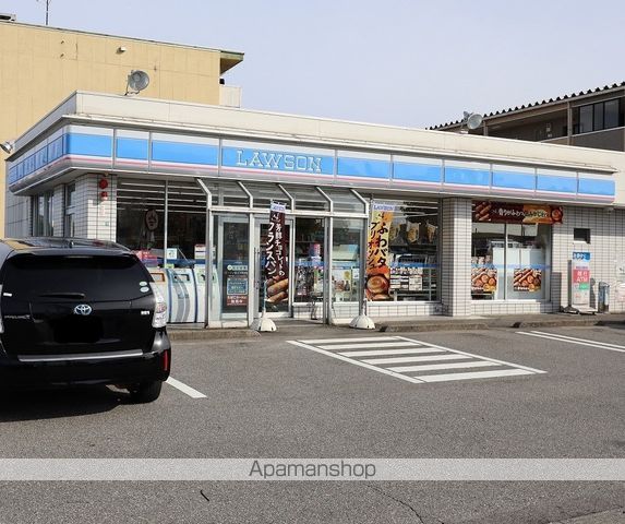コンビニ　ローソン（コンビニ）まで940m