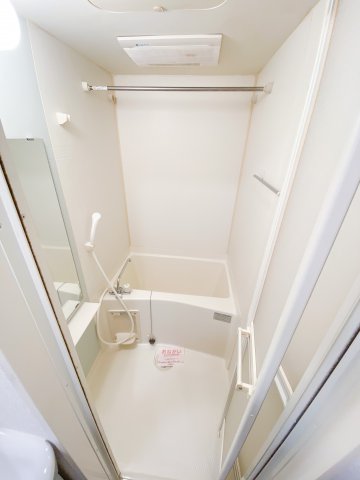 バス・シャワールーム　浴室乾燥付きなので梅雨時や洗濯物が多くても安心です。