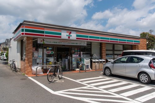 コンビニ　セブンイレブン 練馬西大泉3丁目店（コンビニ）まで833m