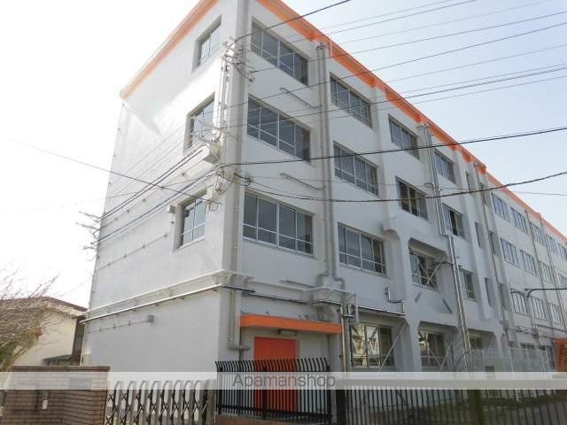 中学校　高槻市立第六中学校（中学校）まで1300m