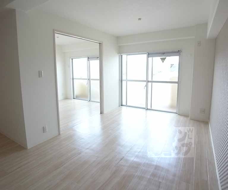 居室・リビング　お部屋は全改装済み！