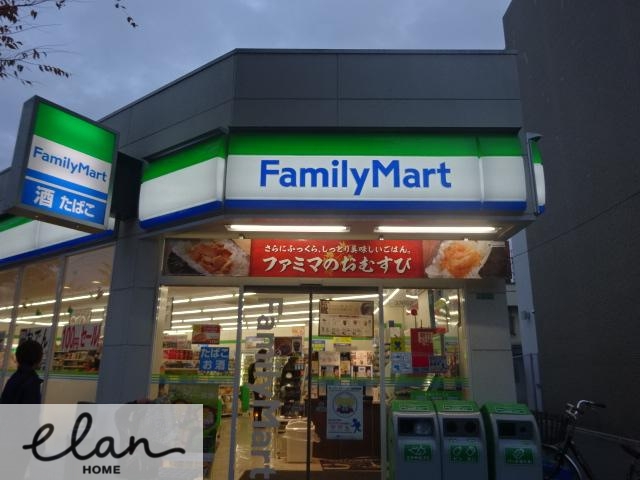 コンビニ　ファミリーマート 東小橋三丁目店（コンビニ）まで405m