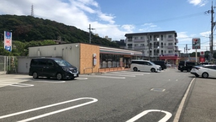 コンビニ　セブンイレブン 神戸名谷町賀市店（コンビニ）まで870m