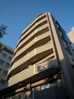 建物外観　鉄筋コンクリート造のがっちりとした建物。