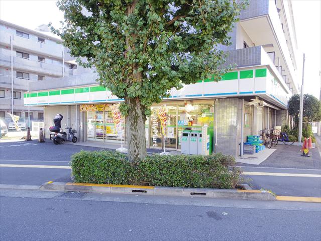 コンビニ　ファミリーマート（コンビニ）まで194m