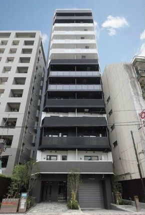 建物外観　鉄筋コンクリート造のがっちりとした建物。