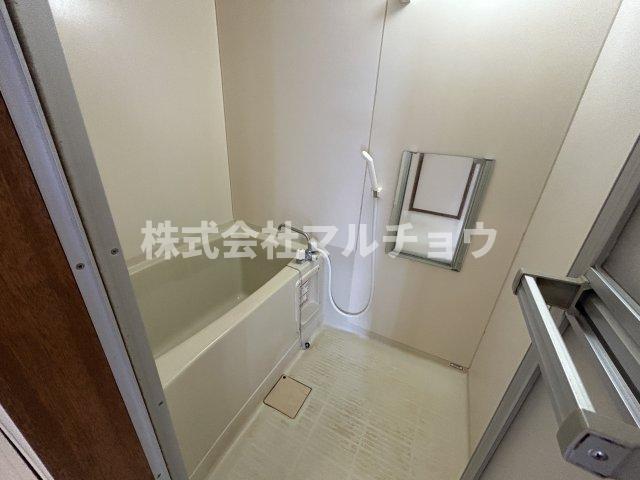 バス・シャワールーム　落ち着いた空間のお風呂です