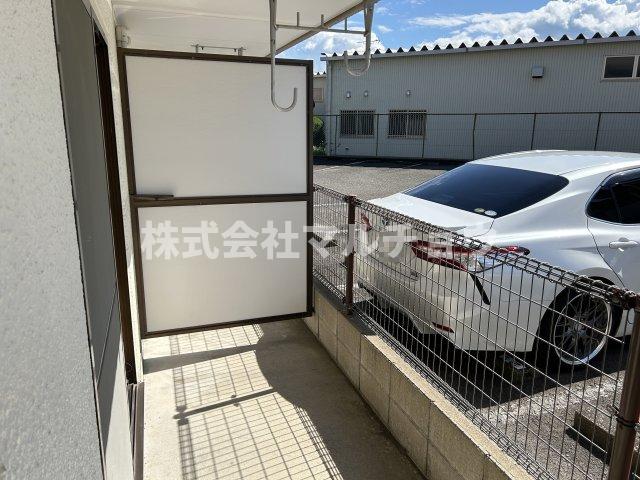 バルコニー　外からの目が気にならないバルコニーで洗濯物が干せます