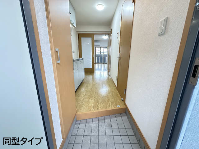 ラフィネ戸木の玄関写真