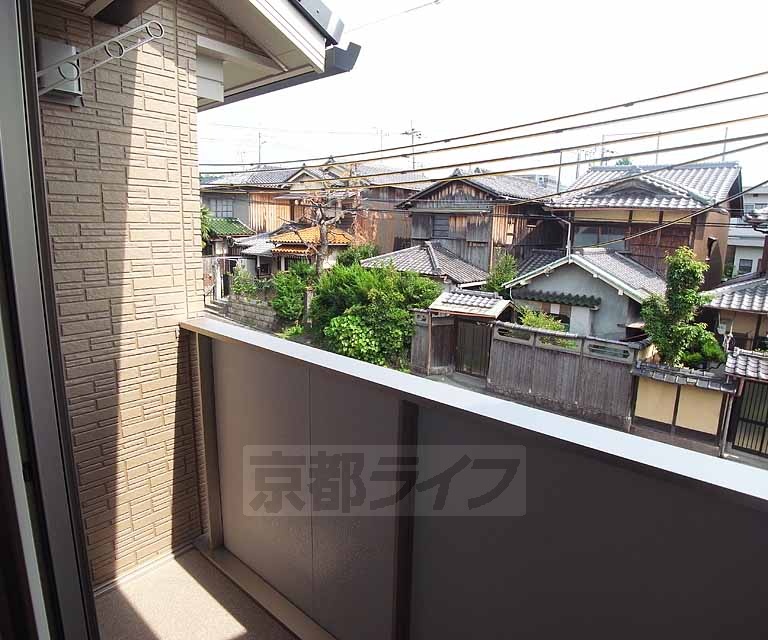 バルコニー　周辺の雰囲気はゆったりしてます。