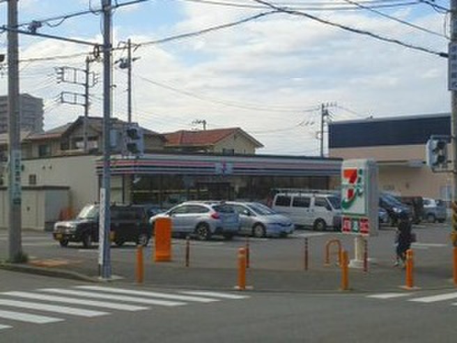 コンビニ　セブンイレブン横浜森の台店（コンビニ）まで292m