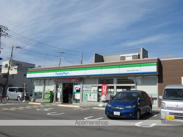 コンビニ　ファミリーマート（コンビニ）まで596m