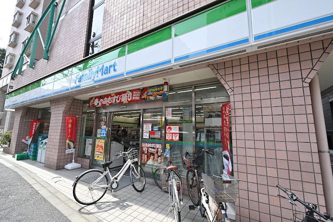 コンビニ　ファミリーマート 神田佐久間町店（コンビニ）まで19m