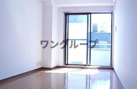ボーベル大塚の居間写真
