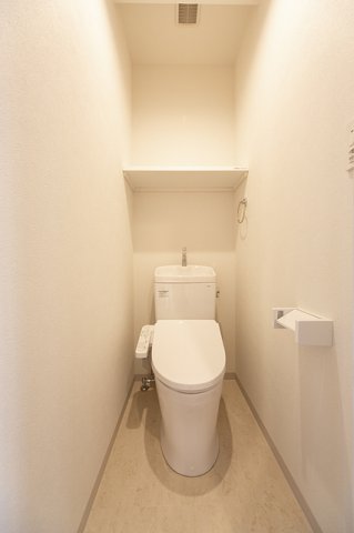 トイレ　※写真は同タイプ住戸です。