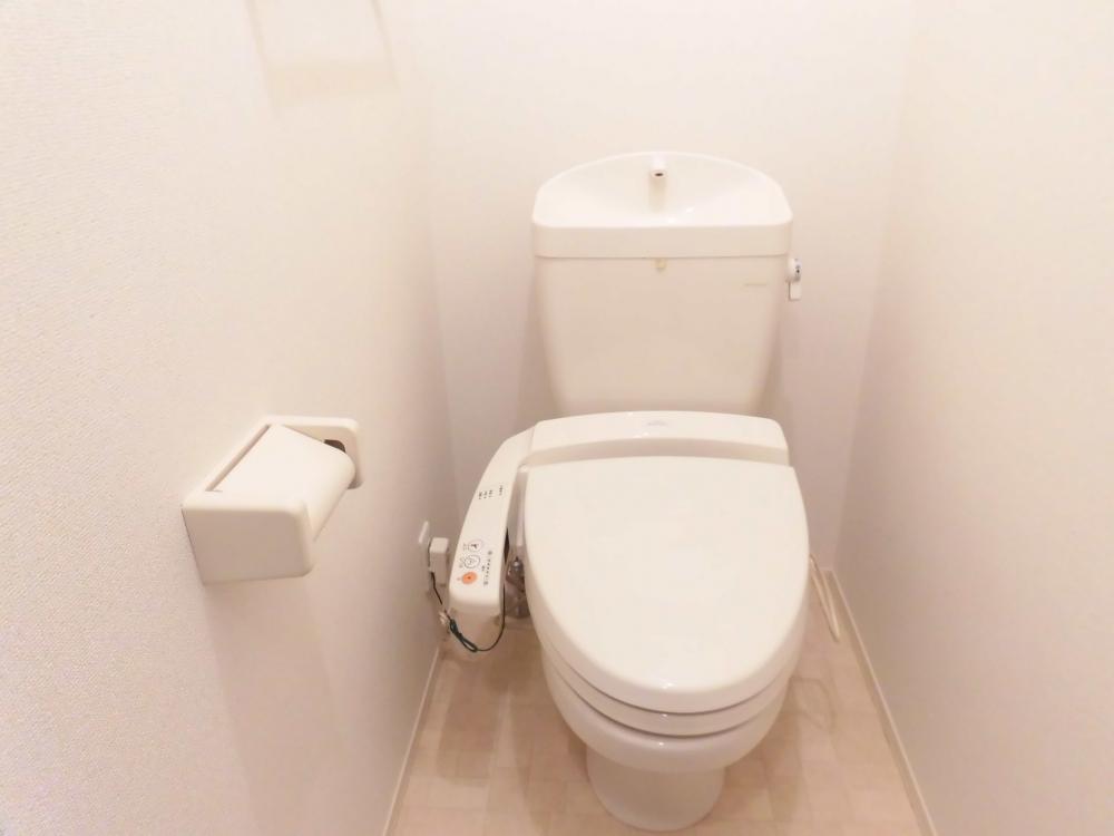 トイレ　写真は同物件別号室のものです。