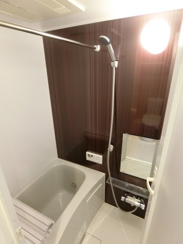 バス・シャワールーム　同物件内別部屋の写真になります。