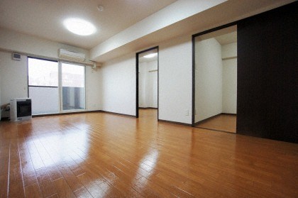 サイレンス宮の沢の居間写真