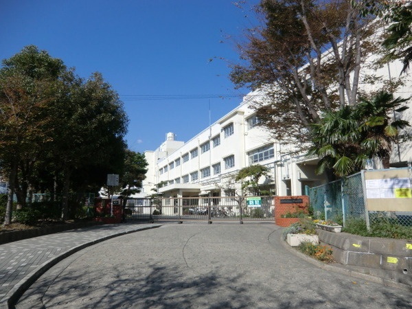 小学校　横浜市立港南台第一小学校（小学校）まで300m
