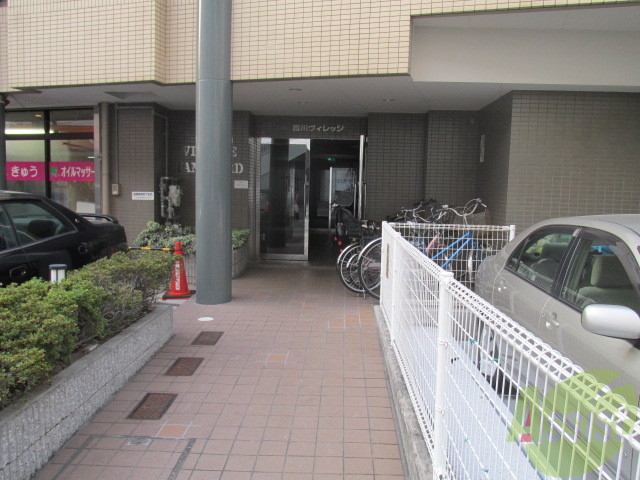 エントランス　マンション入り口エントランス。