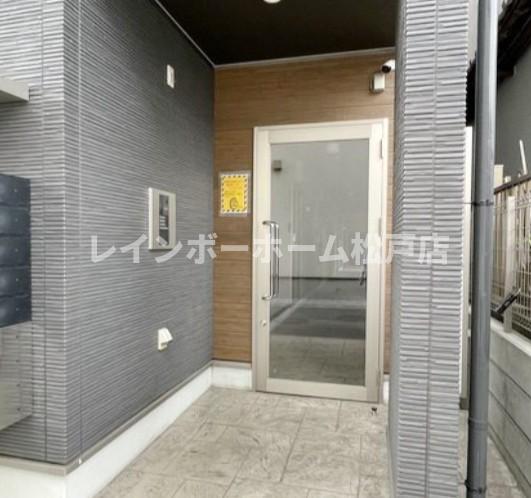 エントランス　建物の内部です