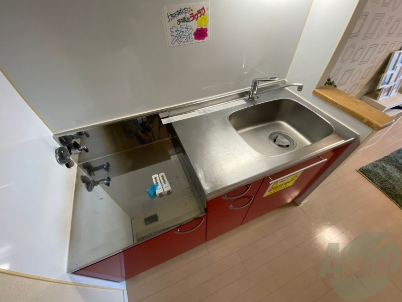 キッチン　洗い場が大きくて洗い物もしやすそうです。