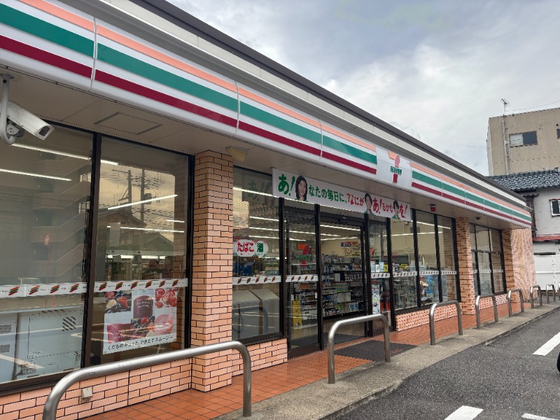 コンビニ　セブンイレブン新潟上大川前通4番町店（コンビニ）まで504m