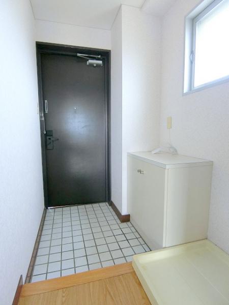 玄関　※写真は別のお部屋のイメージです。現状優先。