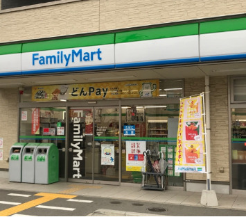 コンビニ　ファミリーマート 魚住四丁目店（コンビニ）まで747m
