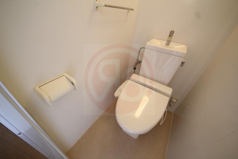 近鉄奈良線 河内小阪駅 徒歩9分 4階建 築30年のトイレ写真