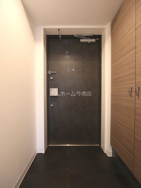 玄関　玄関（シューズボックス充実）