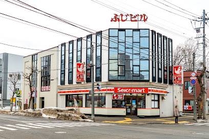 コンビニ　セイコーマート菊水5条店（コンビニ）まで303m