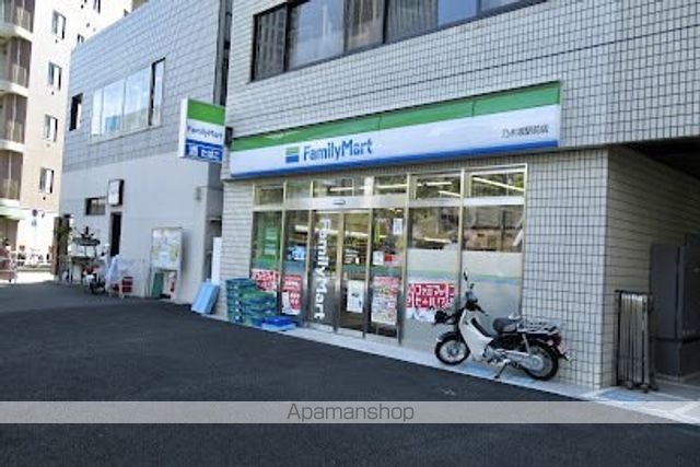 コンビニ　ファミリーマート乃木坂駅前店（コンビニ）まで219m