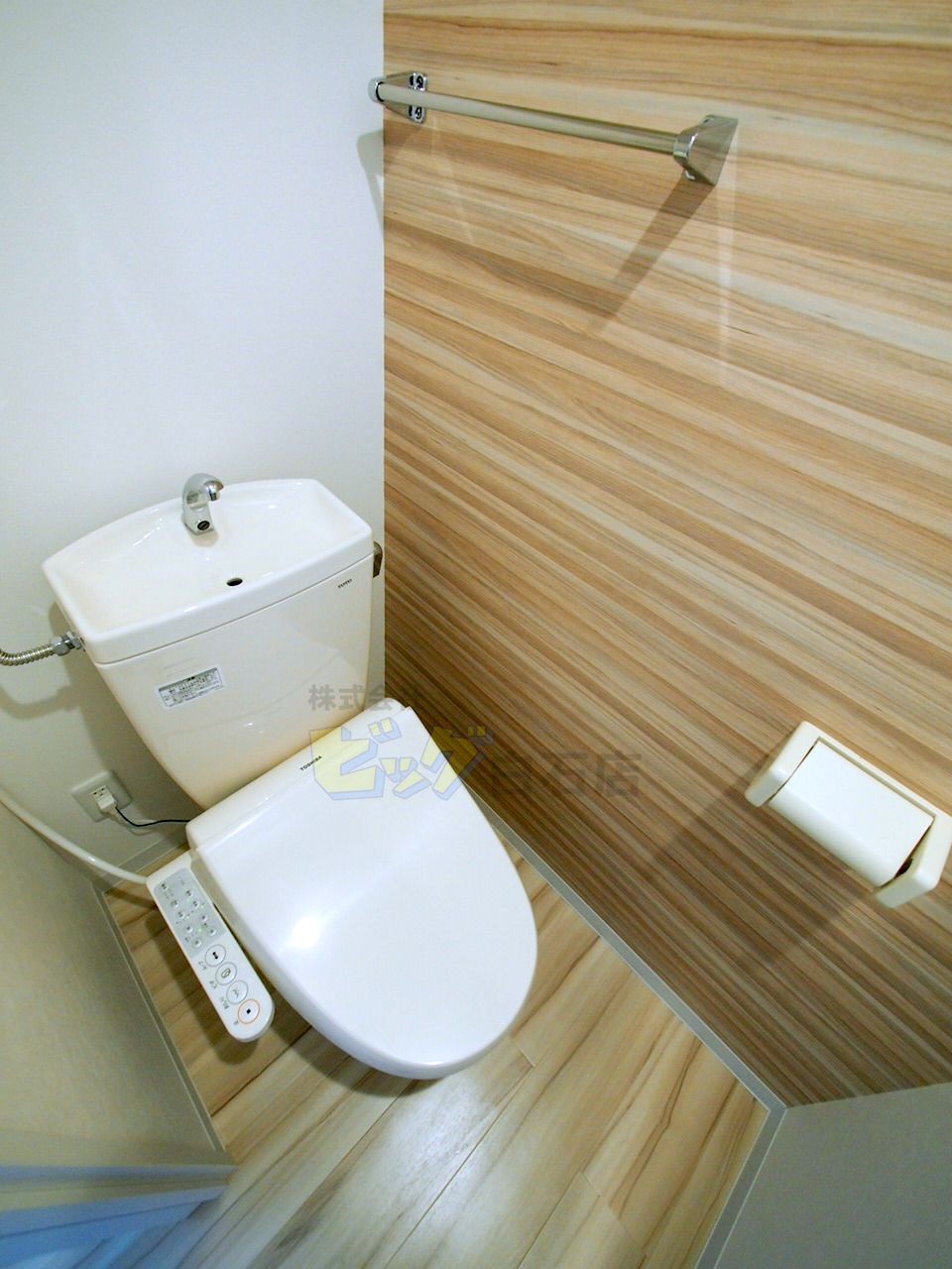 トイレ　ウォシュレット付きのトイレです♪