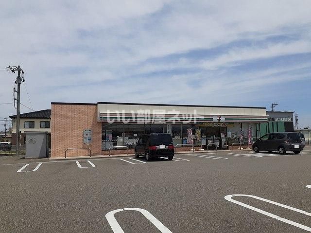 コンビニ　セブンイレブン　金沢近岡町店（コンビニ）まで1211m