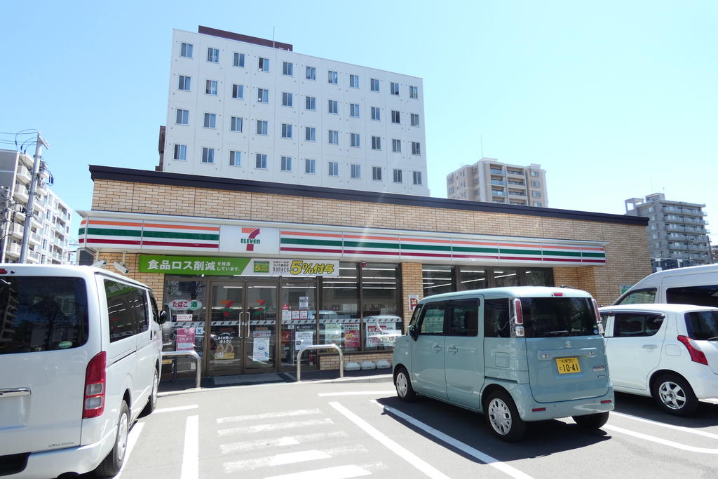 コンビニ　セブンイレブン札幌北7条西12丁目店（コンビニ）まで300m