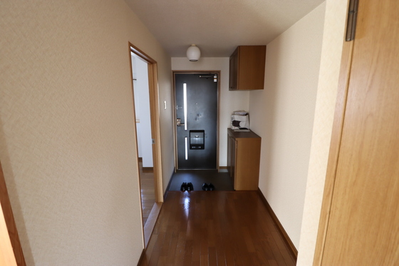 玄関　※別号室の写真です。