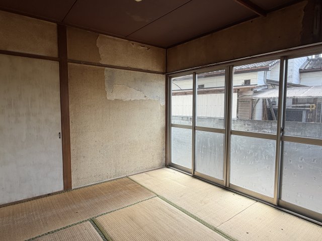 居室・リビング　畳の上でゆっくりとくつろげる和室です