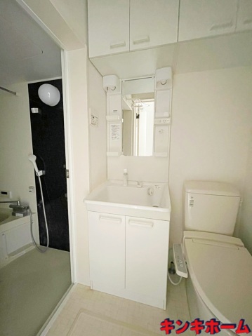 洗面設備　写真は別のお部屋です。