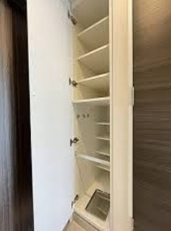 玄関　※別部屋の参考写真です。