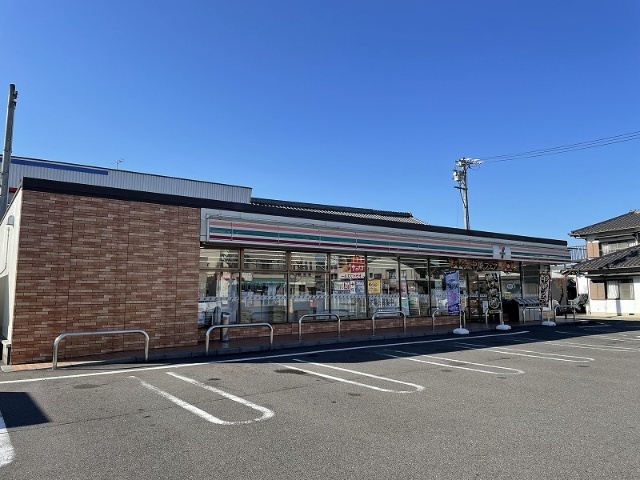 コンビニ　セブンイレブン関市東新町店（コンビニ）まで559m