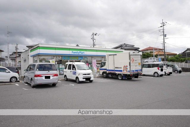 コンビニ　ファミリーマート（コンビニ）まで1360m