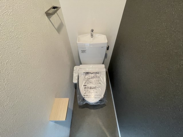 トイレ　同物件別部屋写真