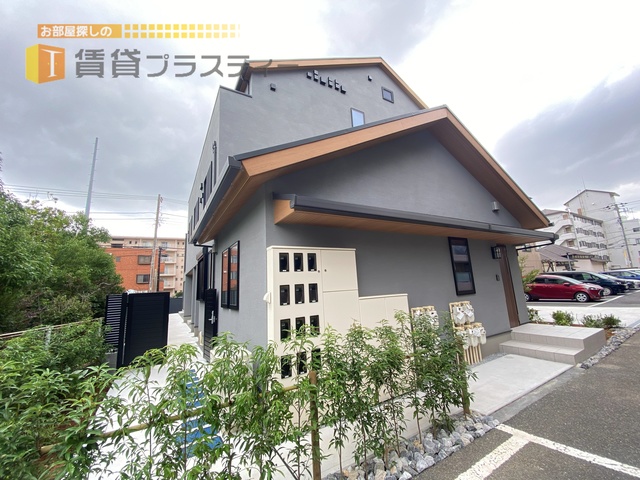 建物外観　大手施工のテラスハウス。木の温もりを感じて。